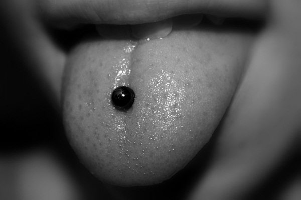 tongue piercing 